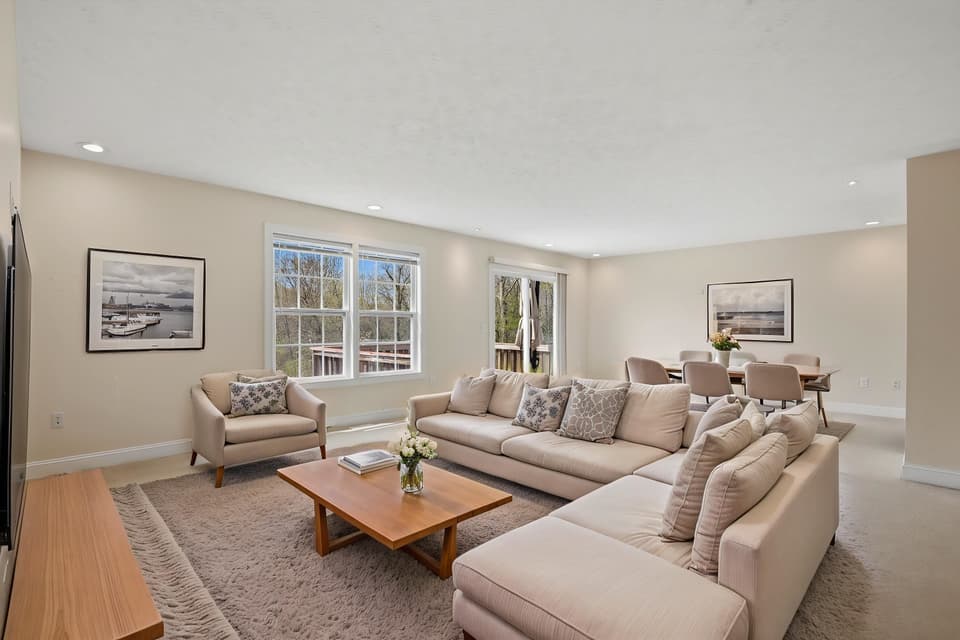 1410 Sherwood Drive, photo 10 of 40