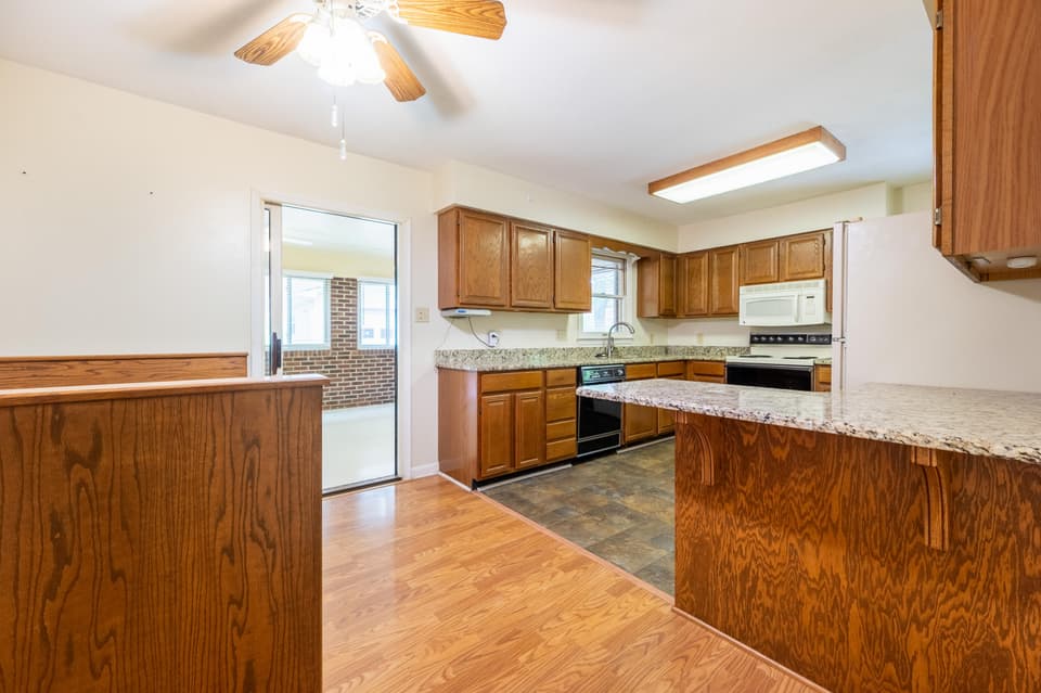 420 Overhill Rd SE, photo 9 of 34