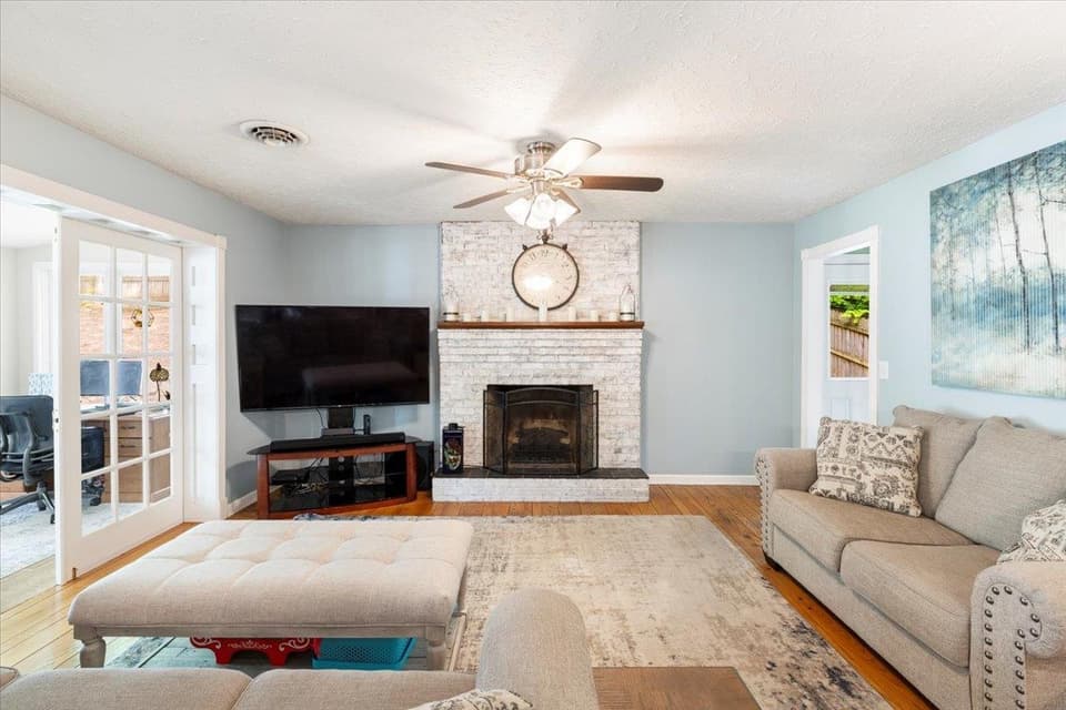 300 Tomahawk Drive, photo 23 of 40
