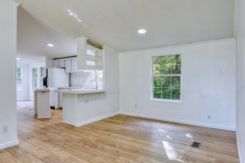 475 Dunlap Drive NE, photo 18 of 40