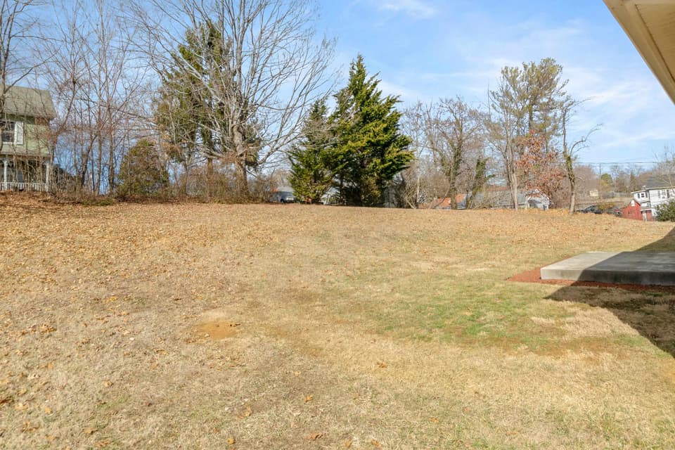 835 College Street, photo 31 of 33