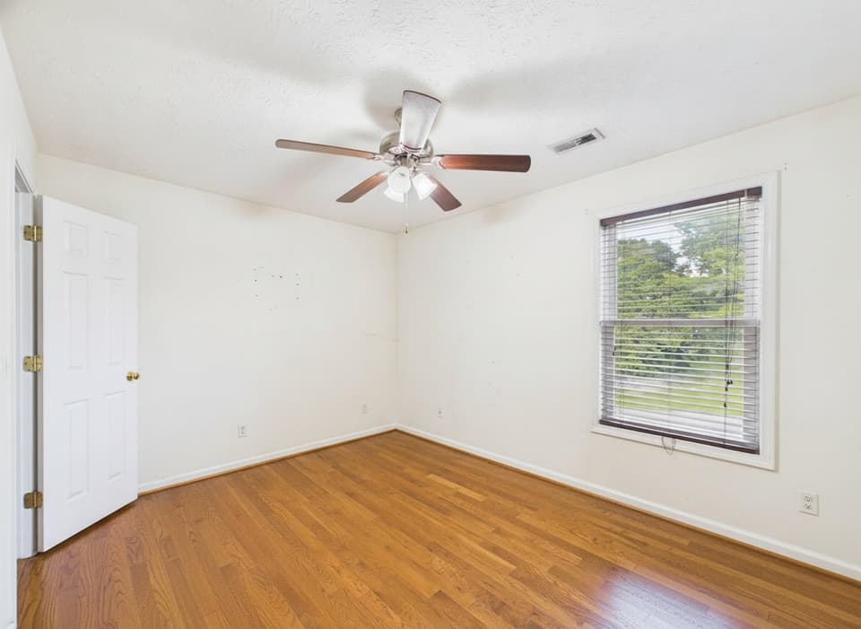 209 Rolling Hills Drive, photo 27 of 40