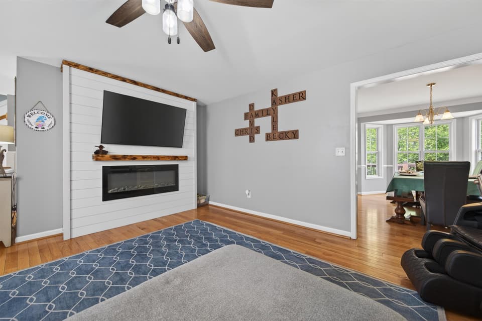 1555 Diana Drive, photo 10 of 40