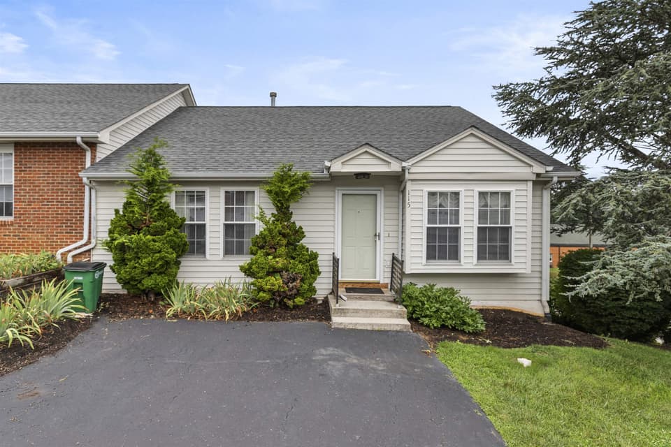 115 Darci Drive SE, photo 2 of 27