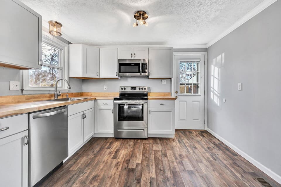 115 Thelma Lane, photo 5 of 29