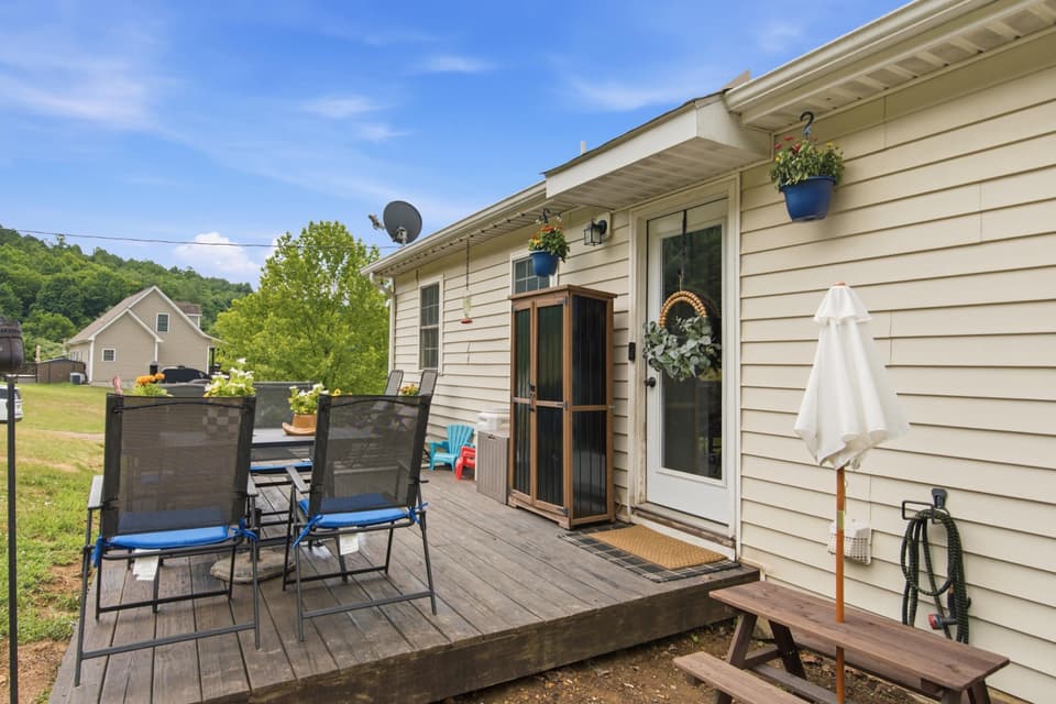 479 Smith Creek Road, photo 15 of 40
