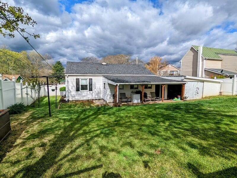 403 Lester Street, photo 10 of 38