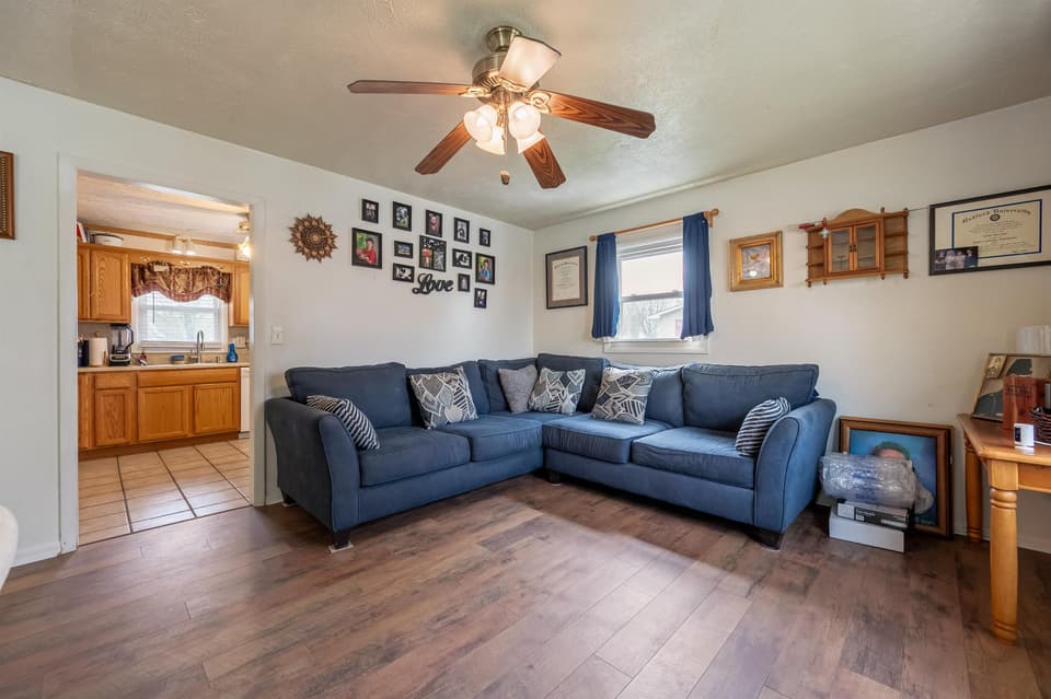 1380 Dow Street, photo 9 of 40