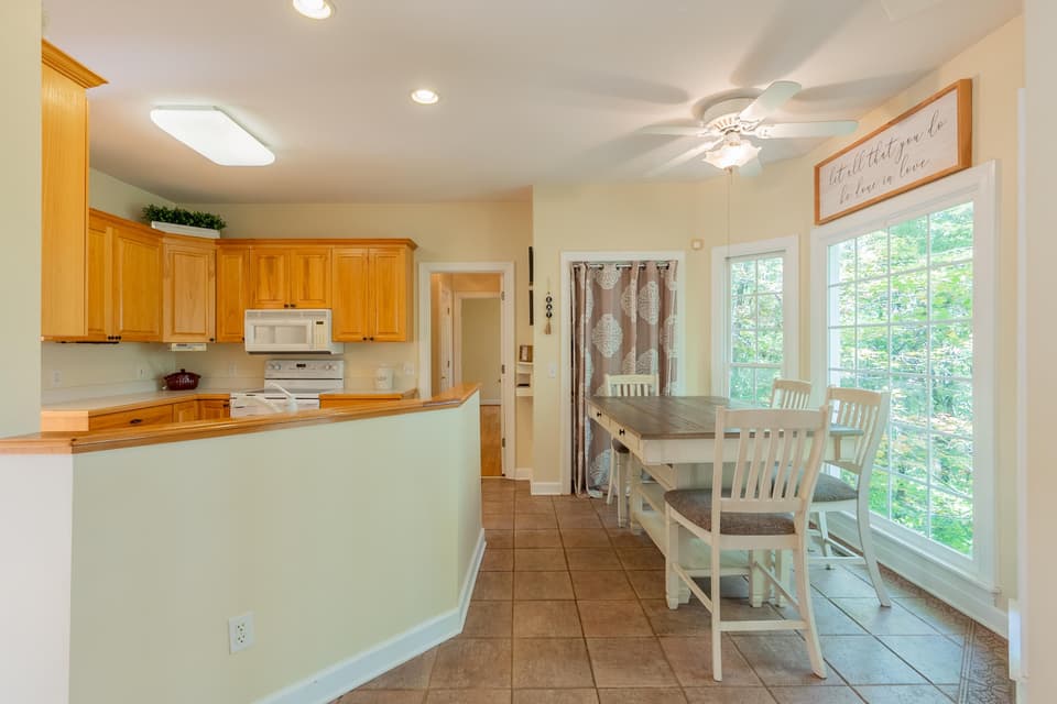 2075 Lubna Drive, photo 18 of 40