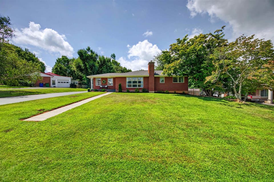 107 Roseland Drive, photo 5 of 40
