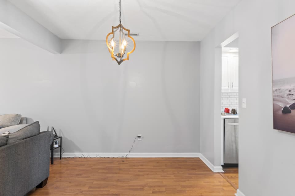1637 York Drive, photo 11 of 24