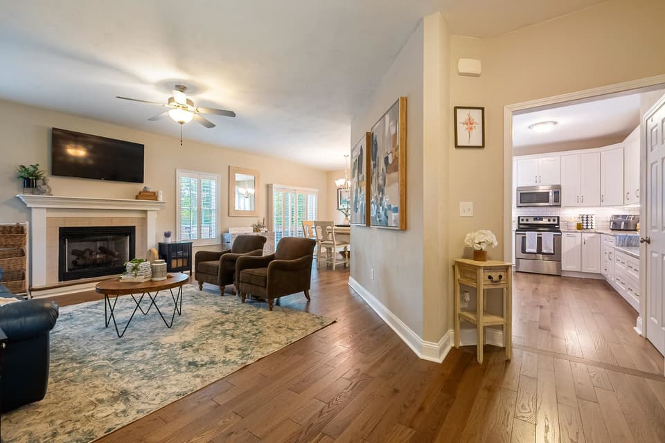 1136 Crosscreek Drive, photo 12 of 40