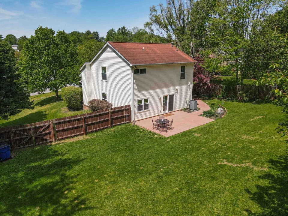 1525 Sleepy Hollow Road, photo 2 of 40