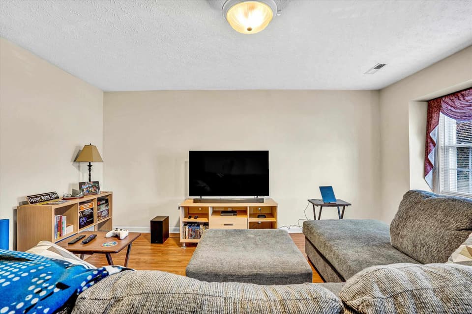 140 Jennifer Street SE, photo 4 of 21