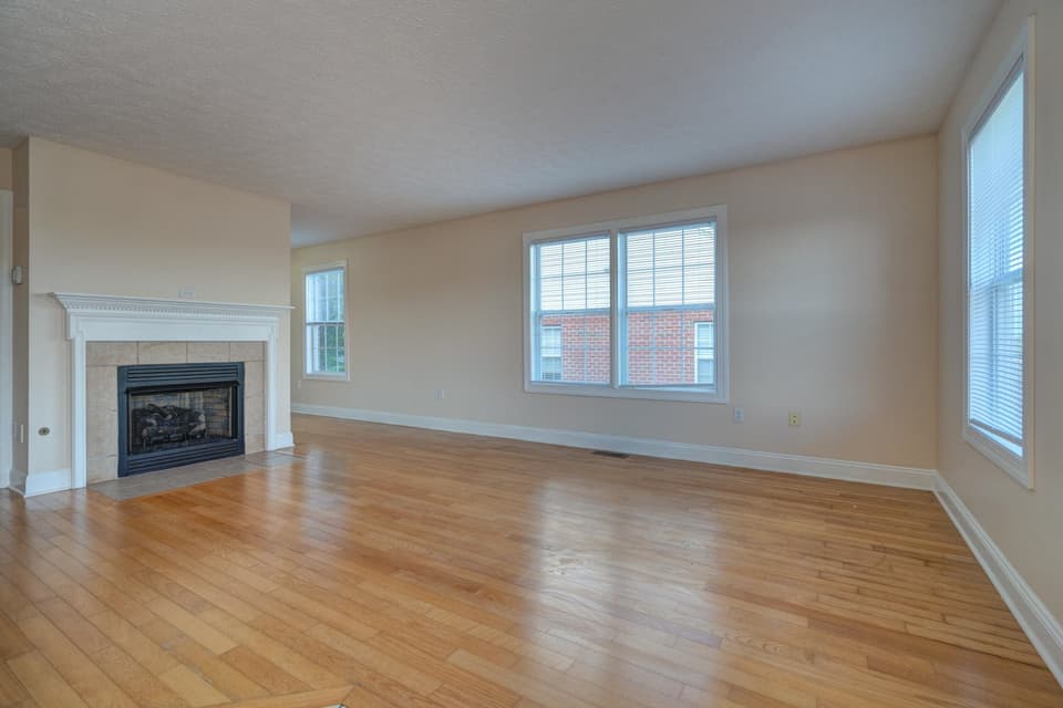 295 Tall Oak Boulevard, photo 6 of 34