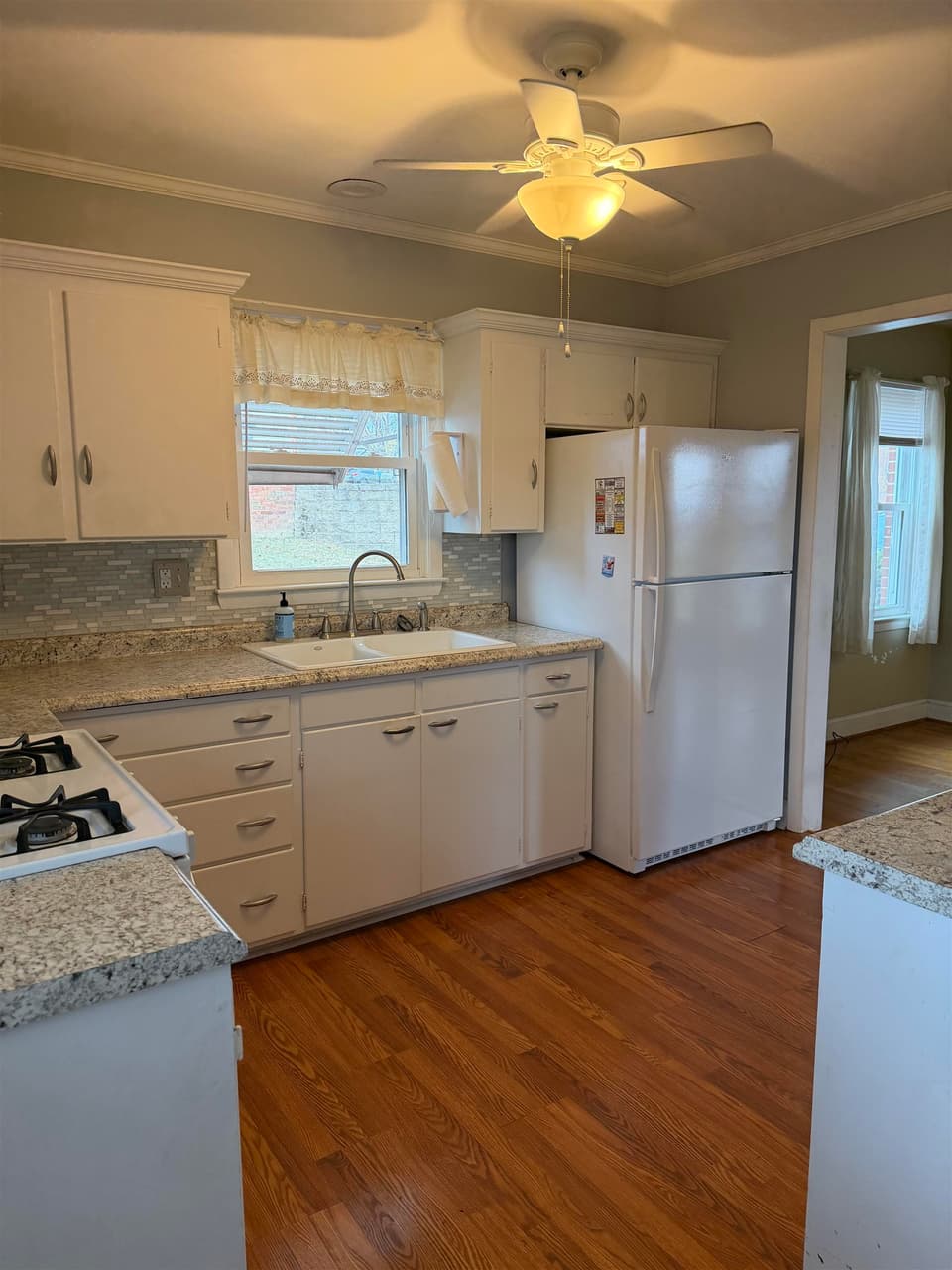 680 Mountainview Drive, photo 16 of 24