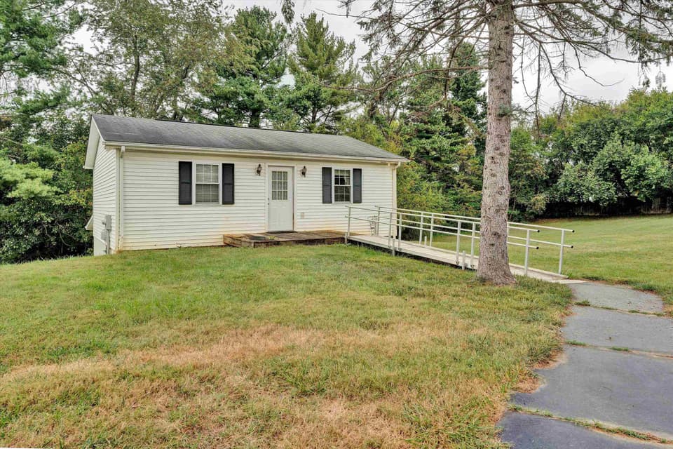 115 Lester Street, photo 40 of 40