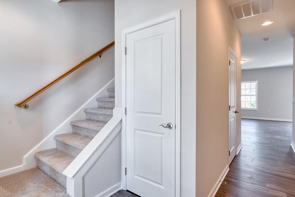 223 Louise Ln, photo 3 of 35
