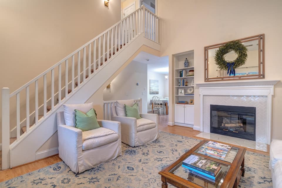 250 Silver Leaf Drive, photo 7 of 40