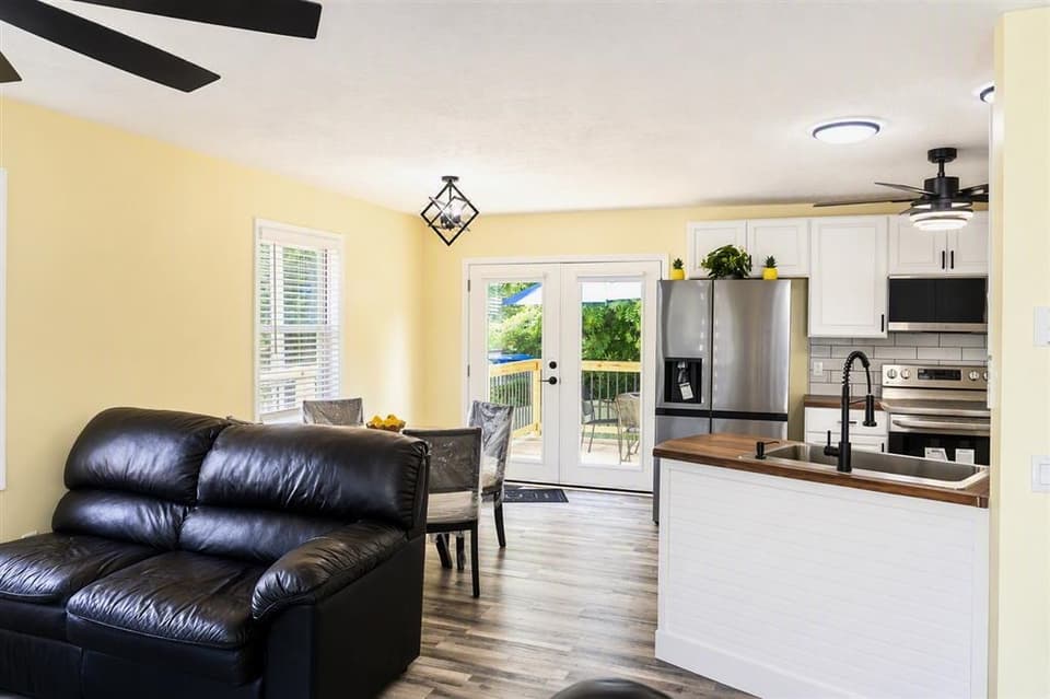 455 Stone Street, photo 8 of 36