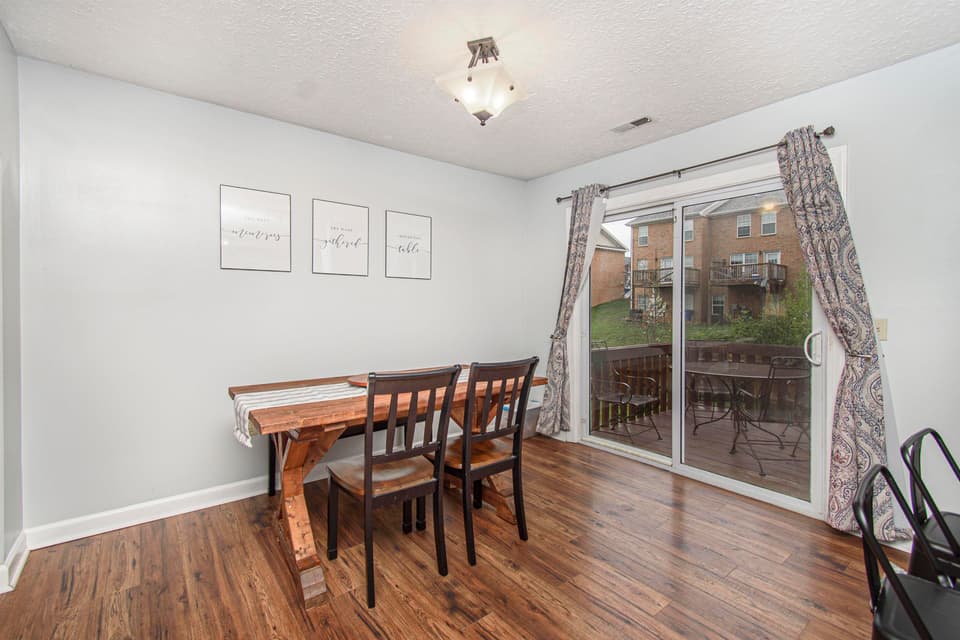 595 Tarrytown Road, photo 17 of 33