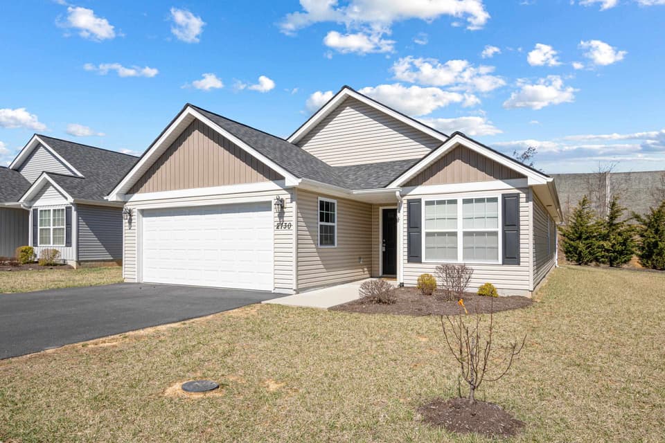 2130 Glade Drive SE, photo 2 of 38