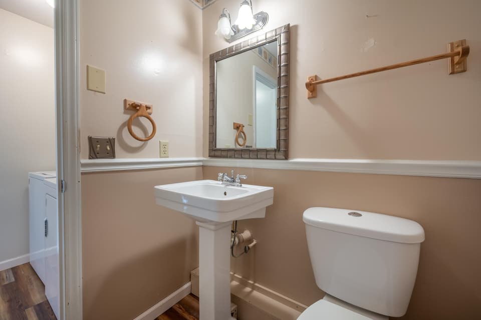 1115 Glen Court Unit B, photo 15 of 40