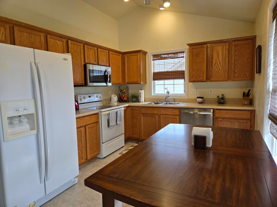 440 Windsor Dr, photo 9 of 33