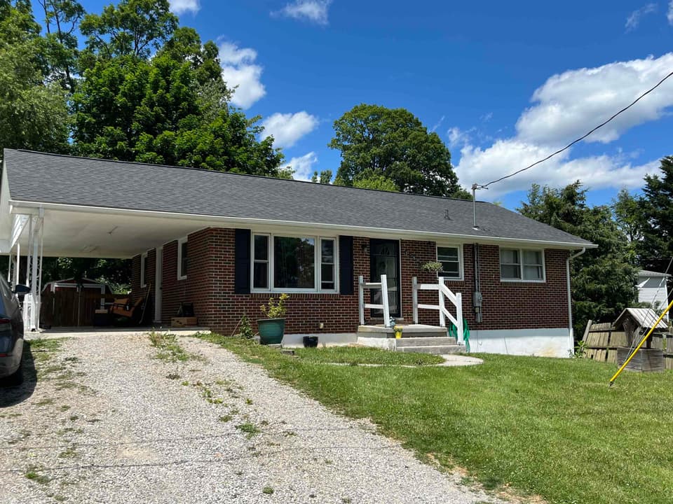 1380 Rigby Street, photo 2 of 32