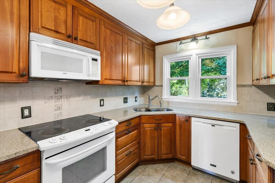 110 Rosehill Drive, photo 13 of 40