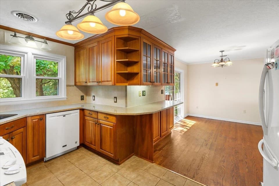 110 Rosehill Drive, photo 12 of 40