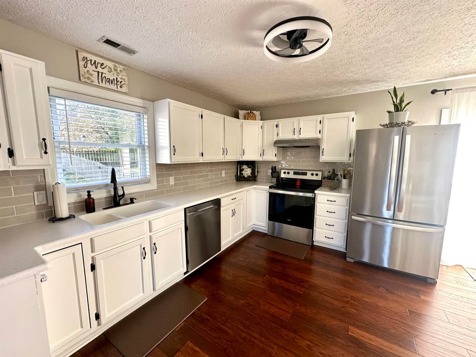 390 Warren Street, photo 14 of 40