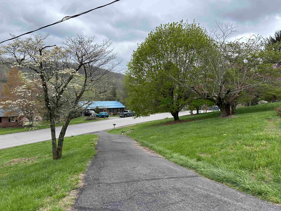 325 Mulberry Drive, photo 2 of 34