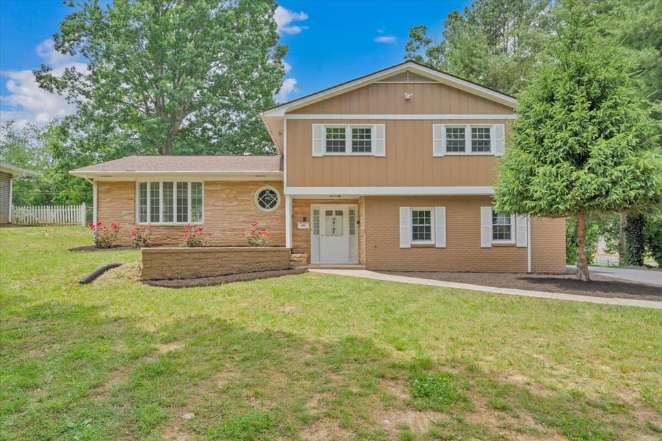 345 Turpin Walk SE, photo 3 of 37