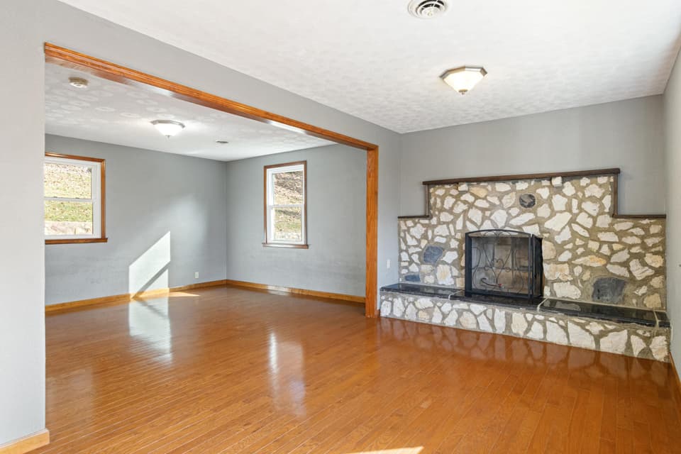4550 Wayside Drive, photo 7 of 40