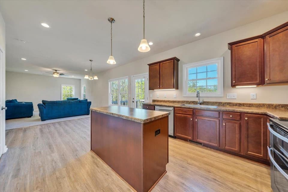 1140 Crosscreek Drive, photo 6 of 40