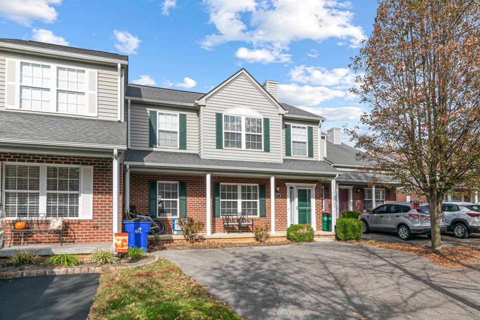 625 Tall Oak Boulevard, photo 2 of 40