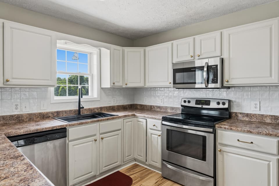 1685 Forelmont Street, photo 15 of 40