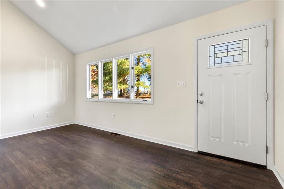 395 Cherokee Drive, photo 9 of 40