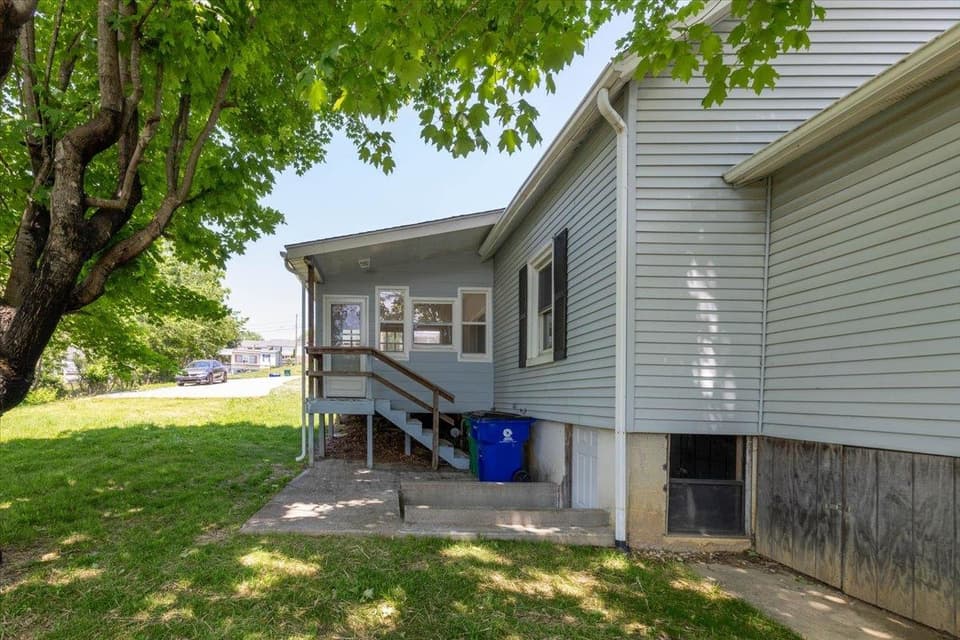 665 Liberty Street, photo 26 of 29