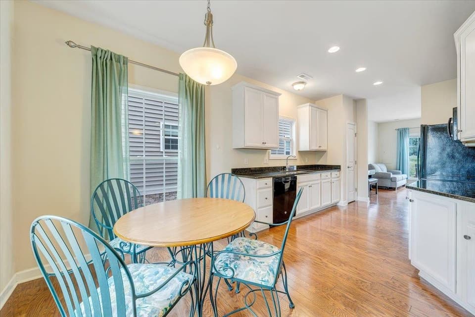205 Phoenix Boulevard NW, photo 3 of 34