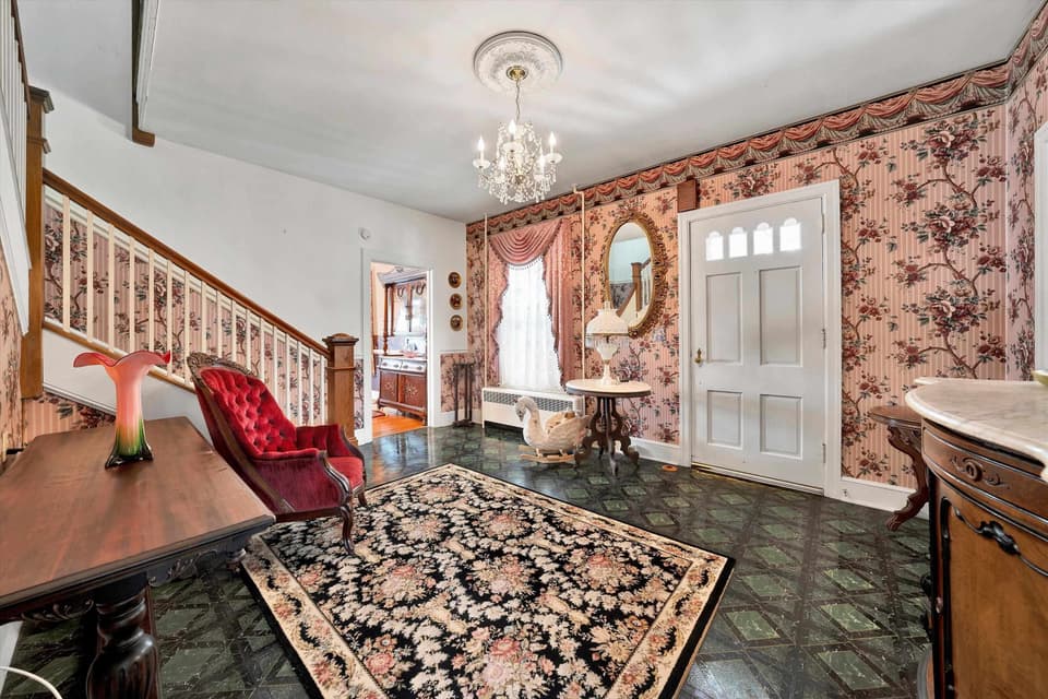 115 Lester Street, photo 6 of 40