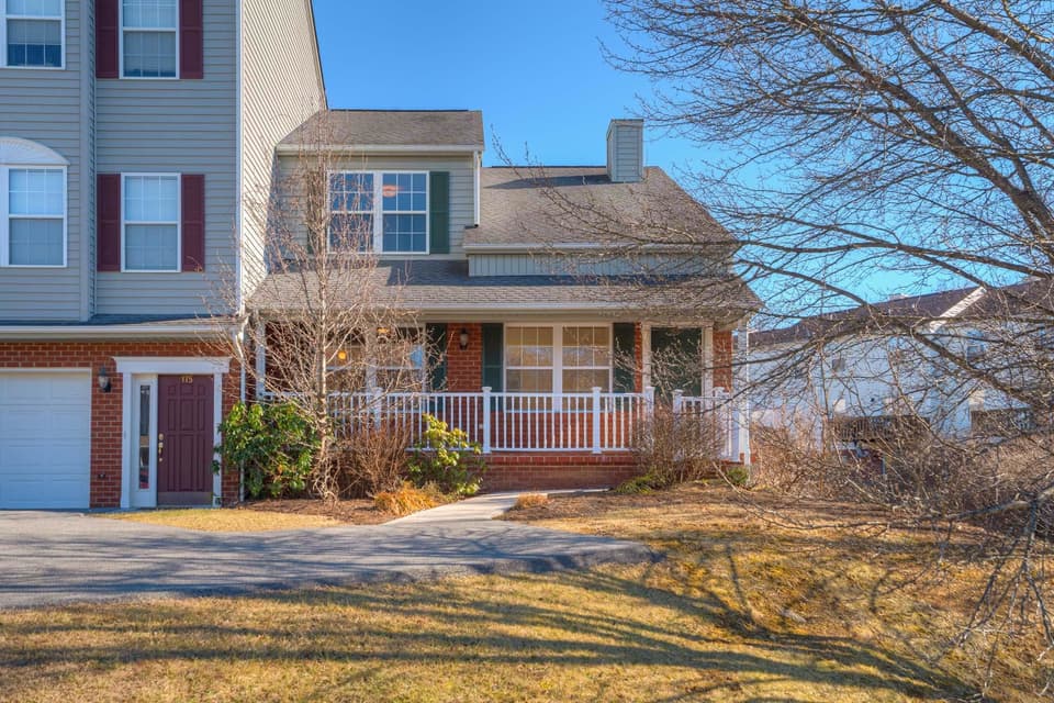 185 Blue Leaf Drive, photo 4 of 40