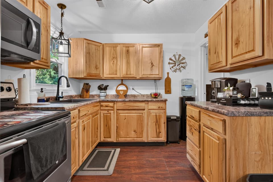 189 Pine Hollow Road, photo 12 of 40