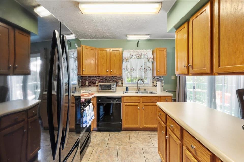 650 Warren Court, photo 17 of 40