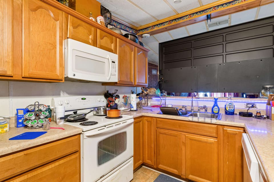 675 Harless Street, photo 9 of 30