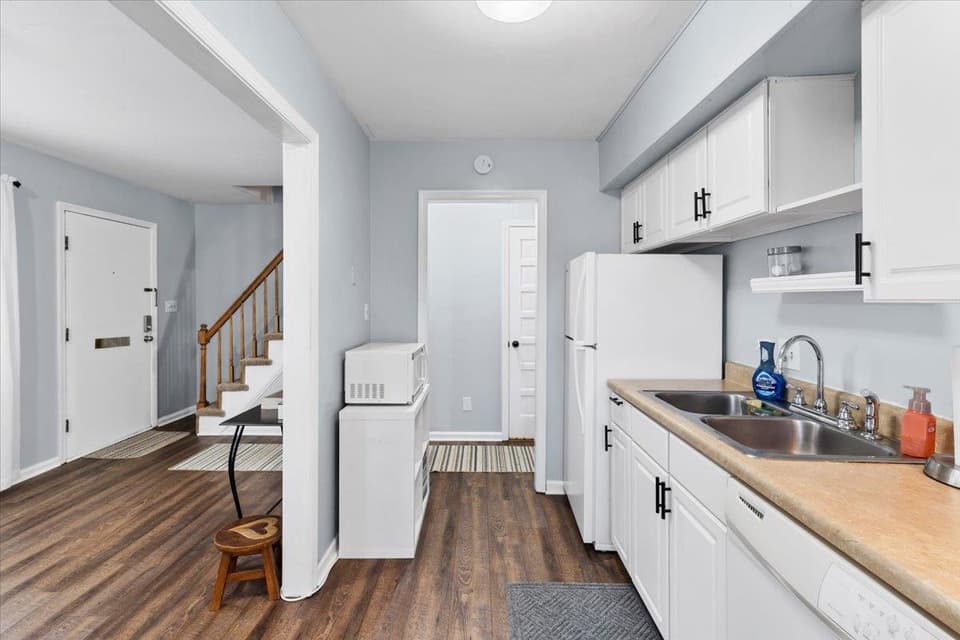 229 Lester Place, photo 14 of 40