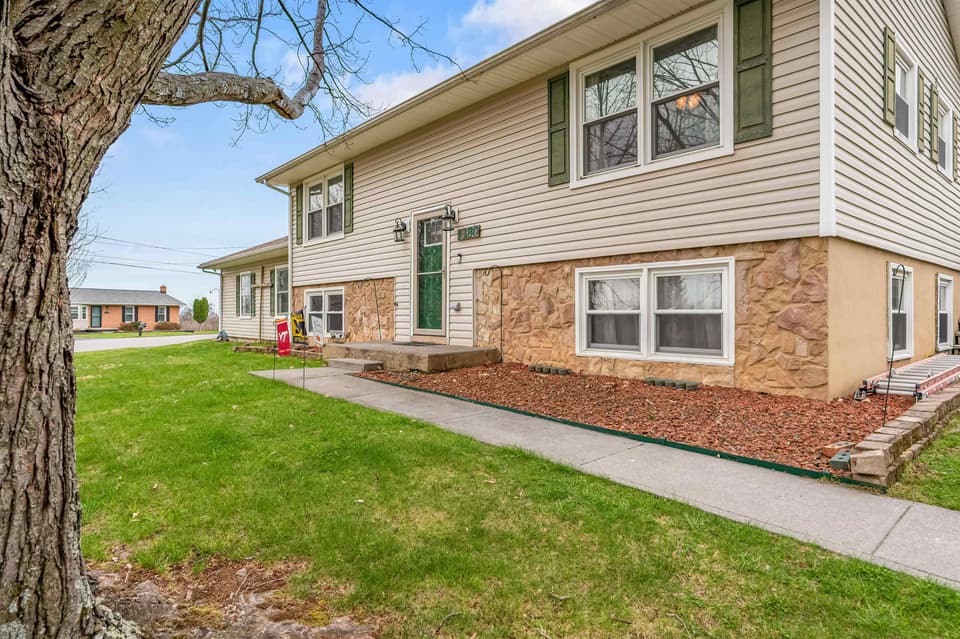 1380 Dow Street, photo 4 of 40