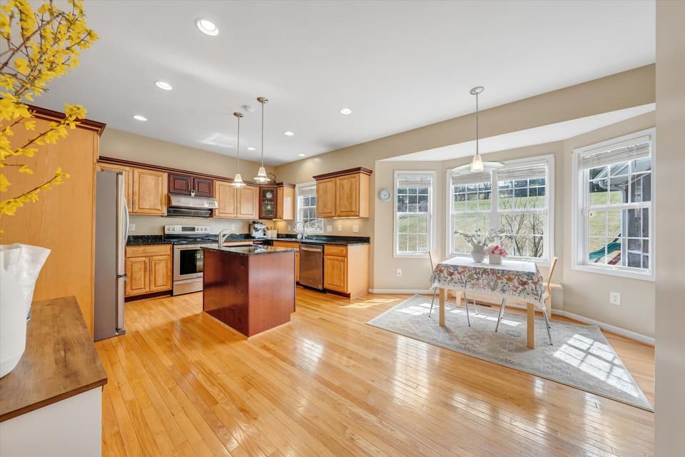 2065 Lake Vista Drive, photo 12 of 40