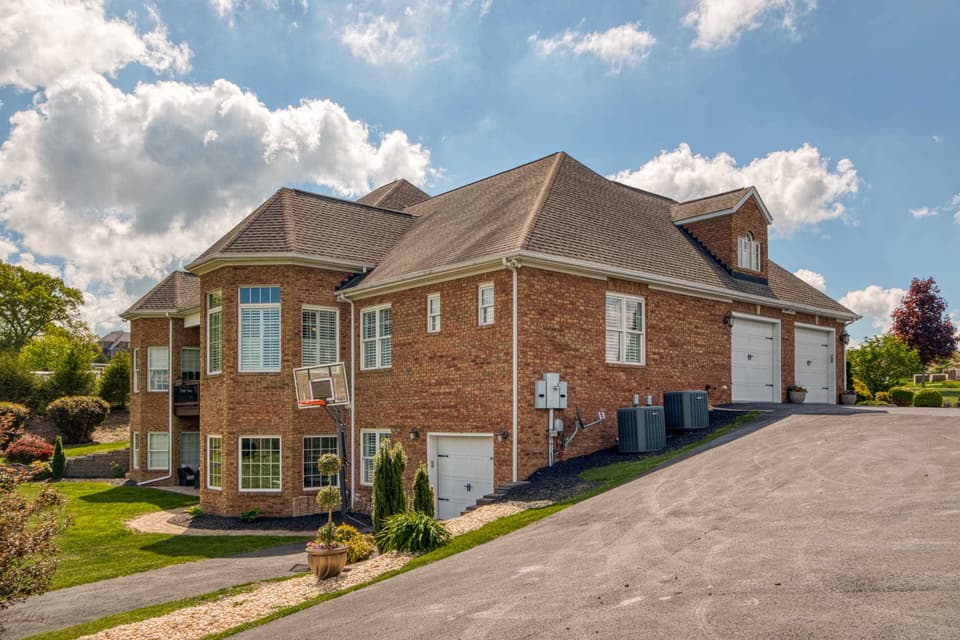 2221 Peakland Way, photo 5 of 40